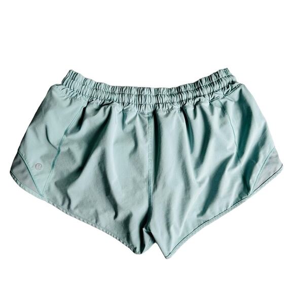 Lululemon Hotty Hot II Low Rise Short 2.5" Hazy Jade Green Size 10 Run Gym - Picture 3 of 6